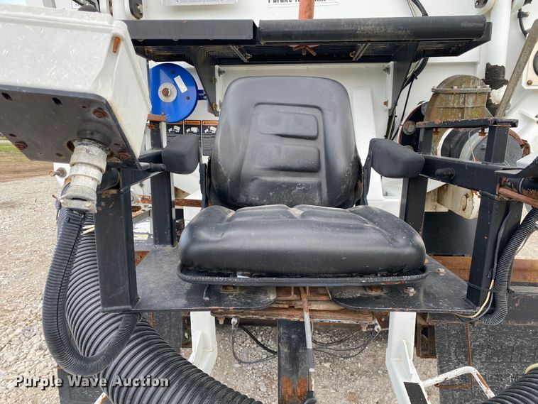 image for item JN9262 2007 International 7600  vacuum truck