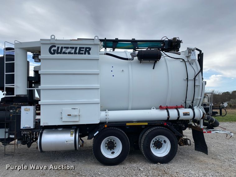 image for item JN9262 2007 International 7600  vacuum truck