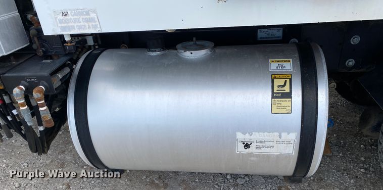 image for item JN9262 2007 International 7600  vacuum truck