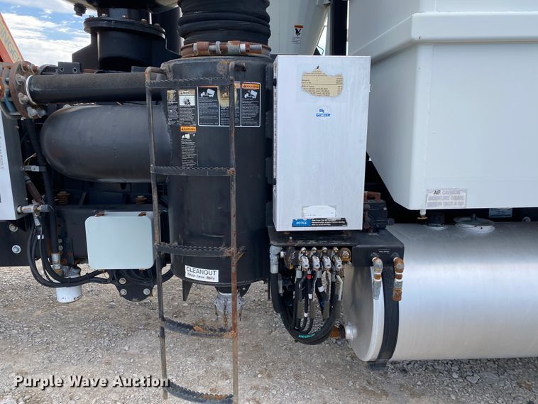 image for item JN9262 2007 International 7600  vacuum truck