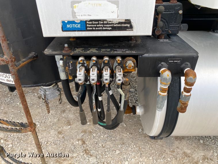 image for item JN9262 2007 International 7600  vacuum truck