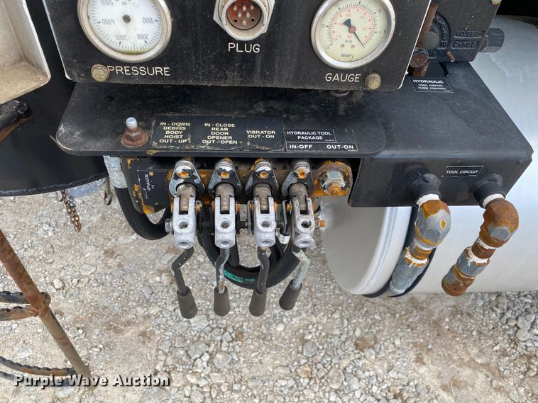 image for item JN9262 2007 International 7600  vacuum truck