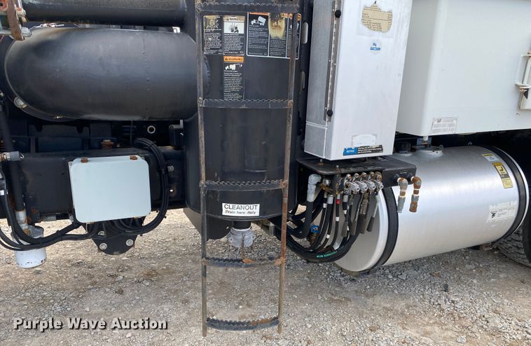 image for item JN9262 2007 International 7600  vacuum truck