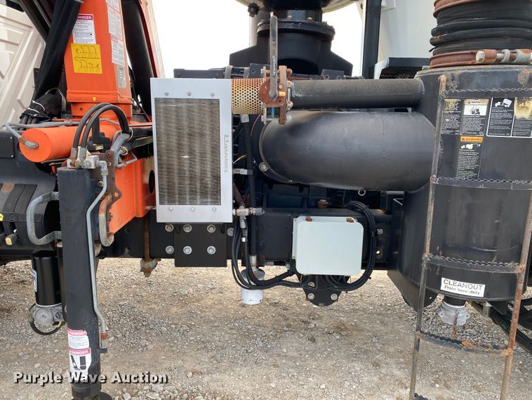 image for item JN9262 2007 International 7600  vacuum truck