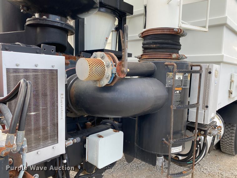 image for item JN9262 2007 International 7600  vacuum truck