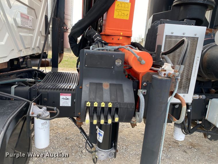 image for item JN9262 2007 International 7600  vacuum truck