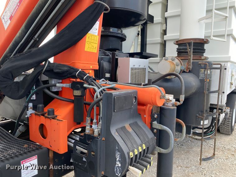 image for item JN9262 2007 International 7600  vacuum truck