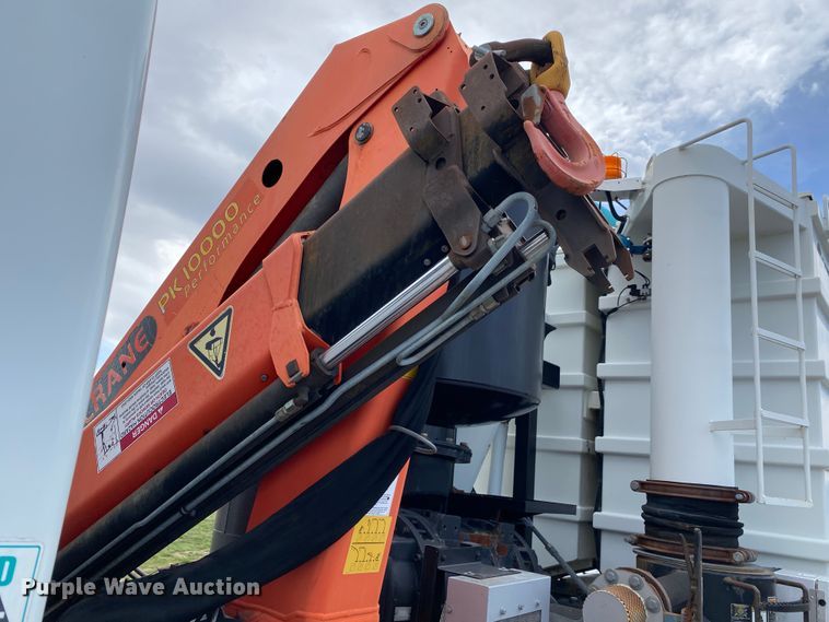 image for item JN9262 2007 International 7600  vacuum truck