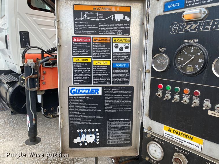 image for item JN9262 2007 International 7600  vacuum truck