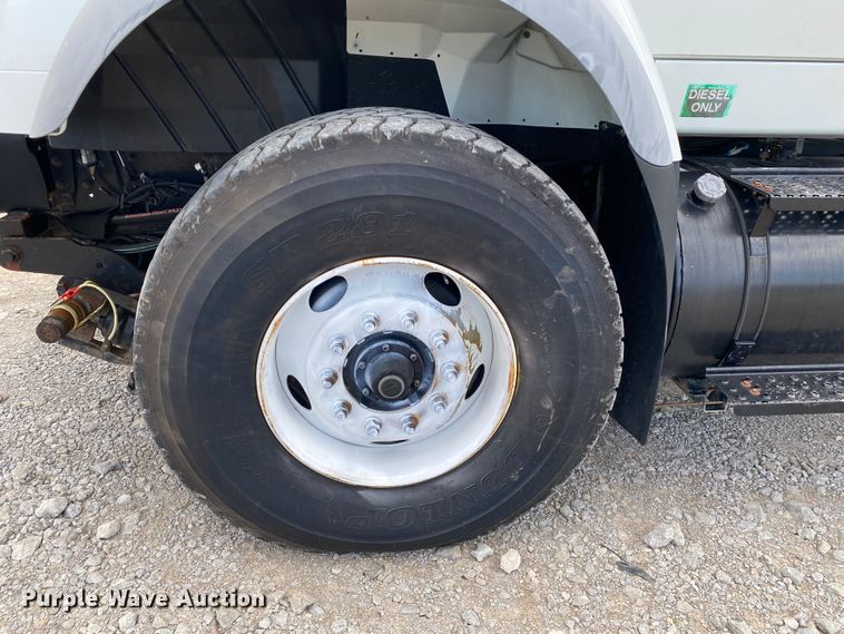 image for item JN9262 2007 International 7600  vacuum truck