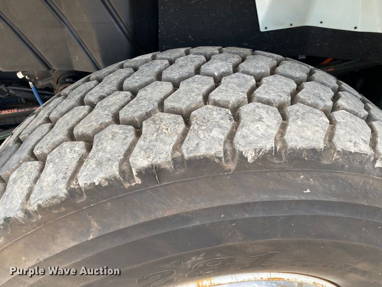 image for item JN9262 2007 International 7600  vacuum truck