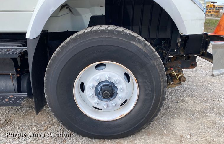 image for item JN9262 2007 International 7600  vacuum truck