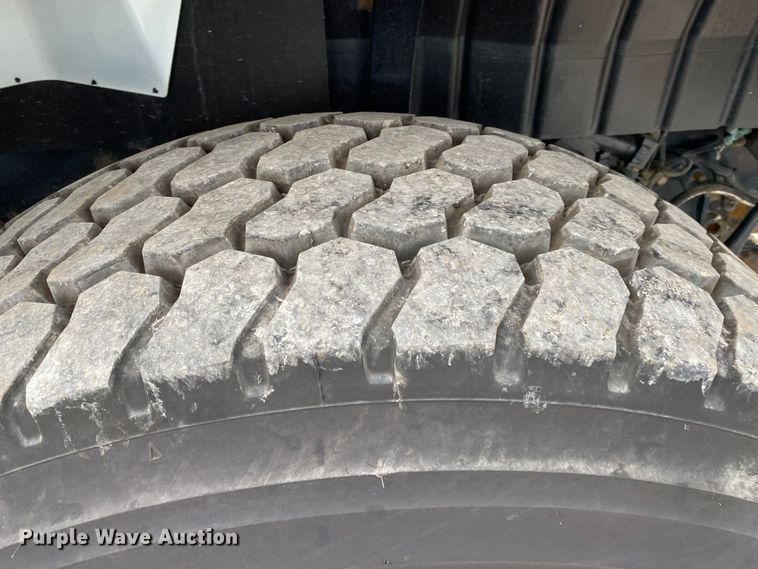 image for item JN9262 2007 International 7600  vacuum truck