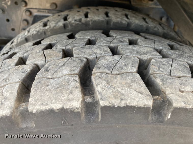 image for item JN9262 2007 International 7600  vacuum truck