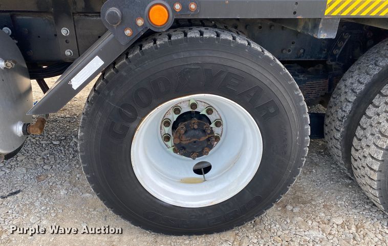 image for item JN9262 2007 International 7600  vacuum truck