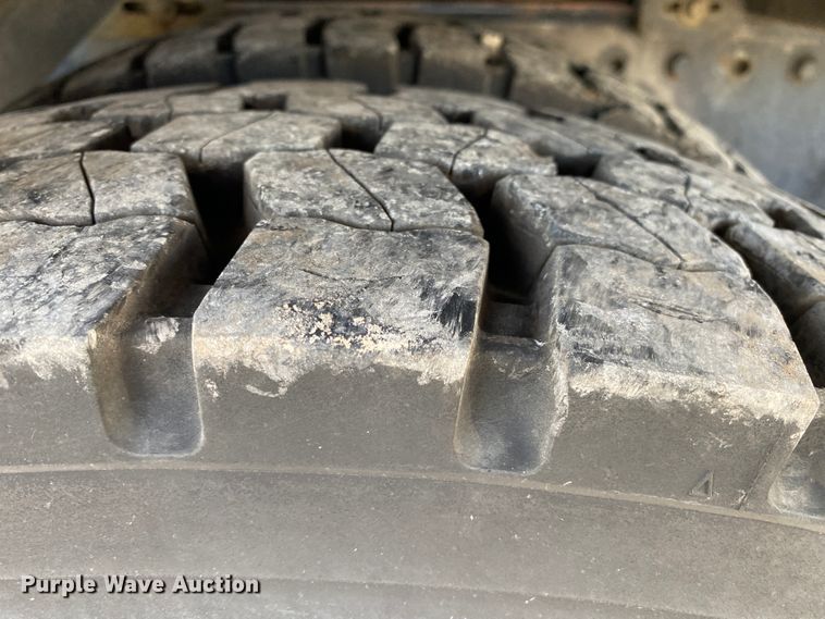 image for item JN9262 2007 International 7600  vacuum truck