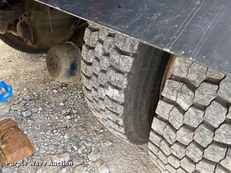 image for item JN9262 2007 International 7600  vacuum truck