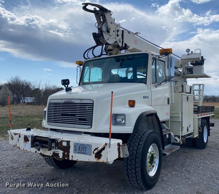 image for item JN9263 2000 Freightliner FL80  digger derrick truck