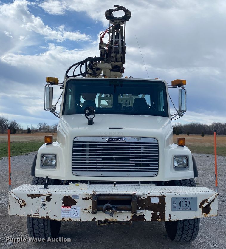 image for item JN9263 2000 Freightliner FL80  digger derrick truck