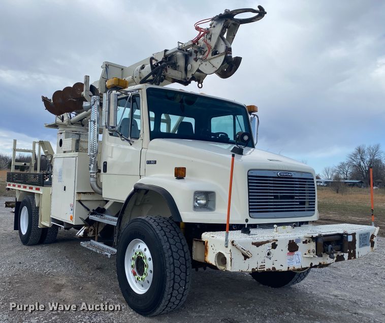 image for item JN9263 2000 Freightliner FL80  digger derrick truck
