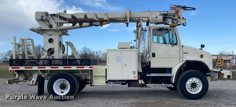 image for item JN9263 2000 Freightliner FL80  digger derrick truck