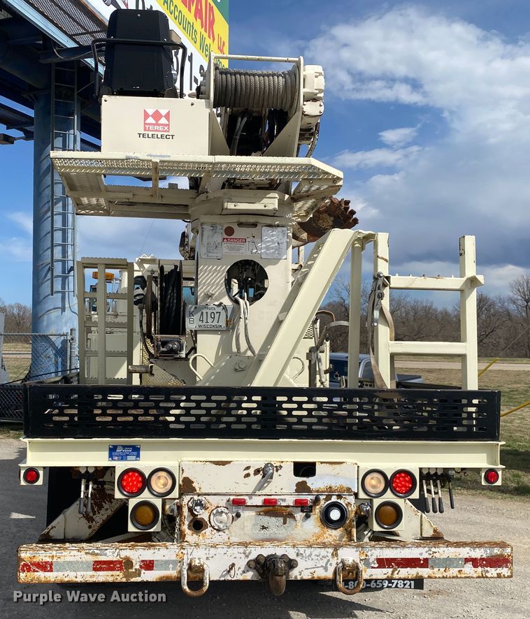 image for item JN9263 2000 Freightliner FL80  digger derrick truck