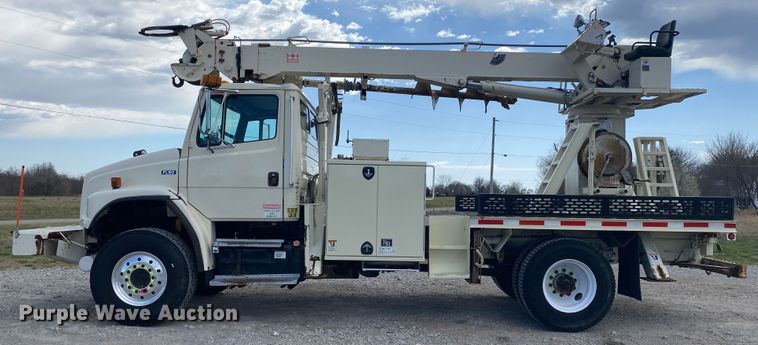 image for item JN9263 2000 Freightliner FL80  digger derrick truck