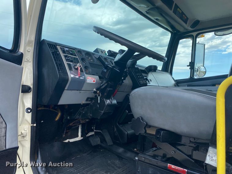 image for item JN9263 2000 Freightliner FL80  digger derrick truck