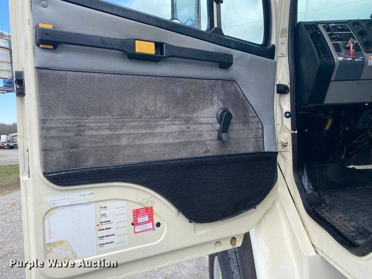 image for item JN9263 2000 Freightliner FL80  digger derrick truck