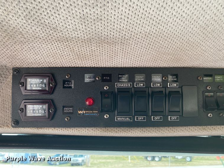 image for item JN9263 2000 Freightliner FL80  digger derrick truck