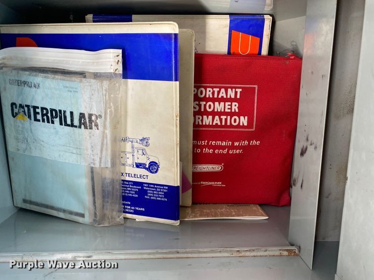 image for item JN9263 2000 Freightliner FL80  digger derrick truck