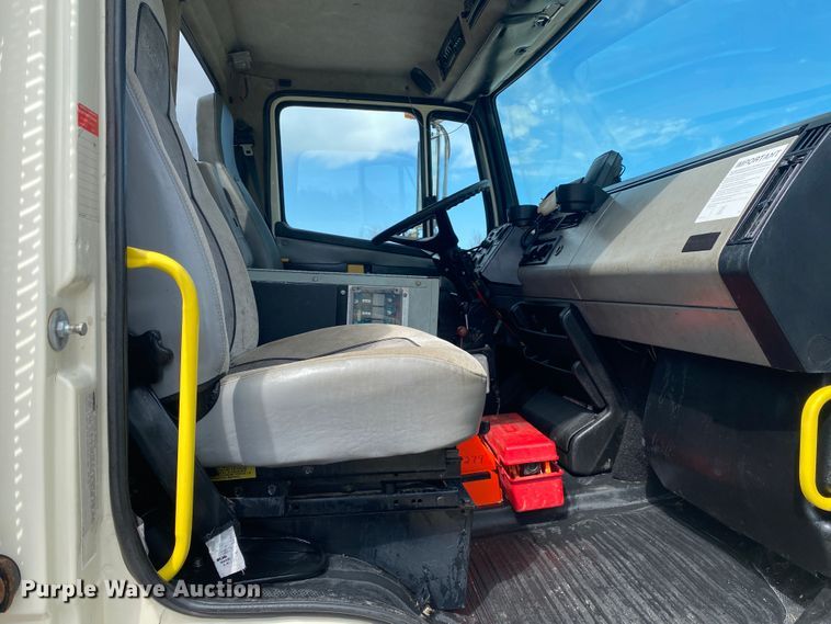 image for item JN9263 2000 Freightliner FL80  digger derrick truck