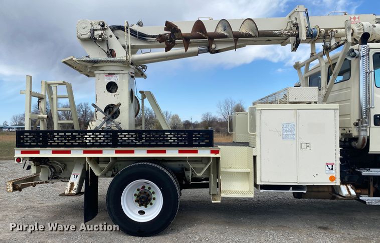 image for item JN9263 2000 Freightliner FL80  digger derrick truck