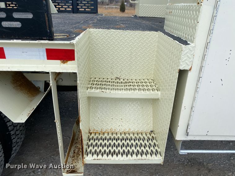 image for item JN9263 2000 Freightliner FL80  digger derrick truck