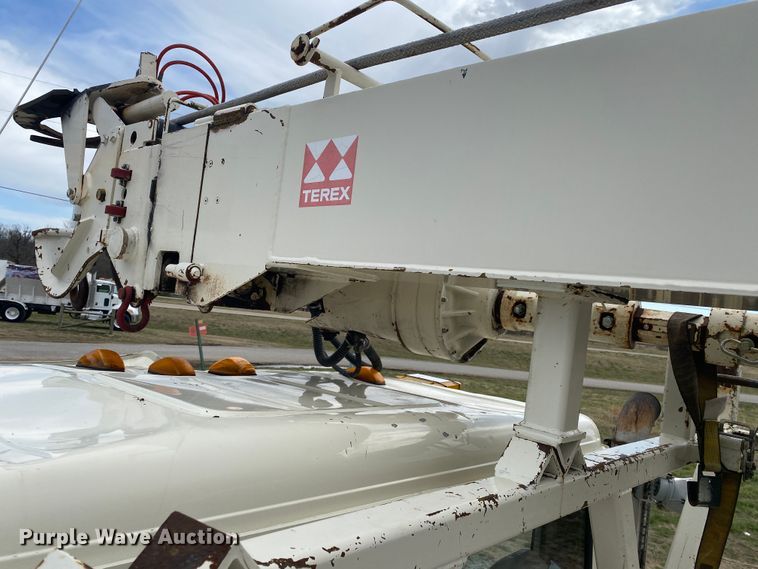 image for item JN9263 2000 Freightliner FL80  digger derrick truck