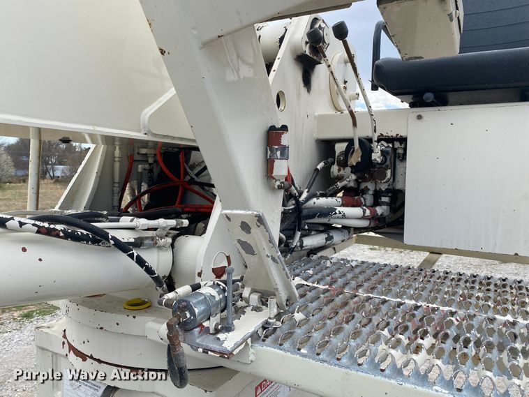 image for item JN9263 2000 Freightliner FL80  digger derrick truck