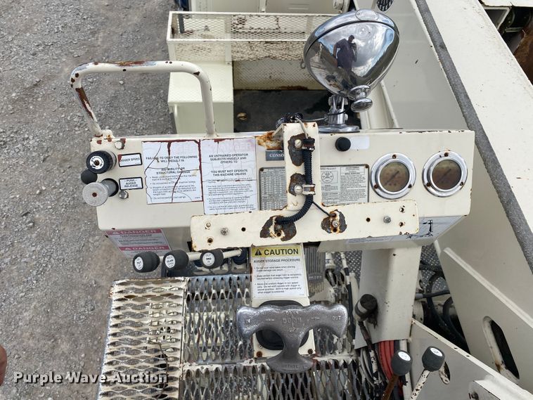 image for item JN9263 2000 Freightliner FL80  digger derrick truck