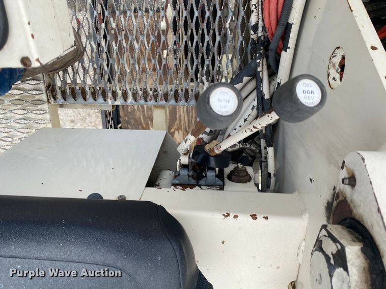 image for item JN9263 2000 Freightliner FL80  digger derrick truck