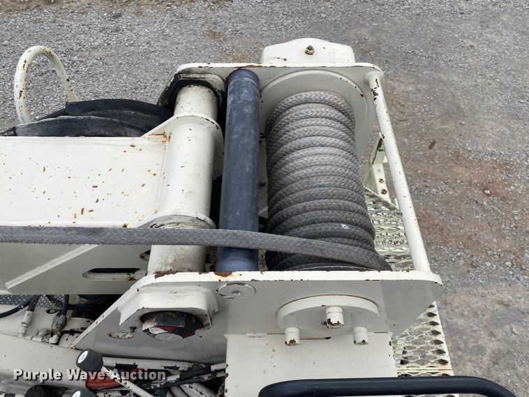 image for item JN9263 2000 Freightliner FL80  digger derrick truck