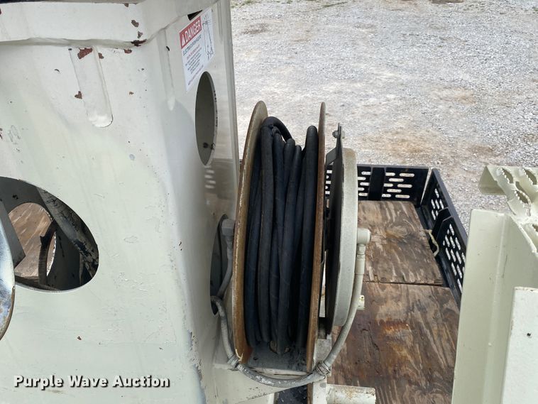 image for item JN9263 2000 Freightliner FL80  digger derrick truck