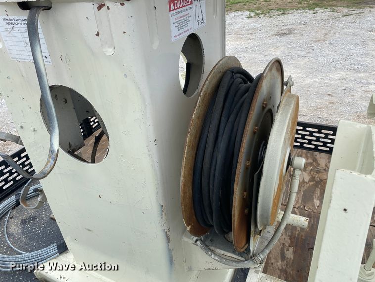 image for item JN9263 2000 Freightliner FL80  digger derrick truck