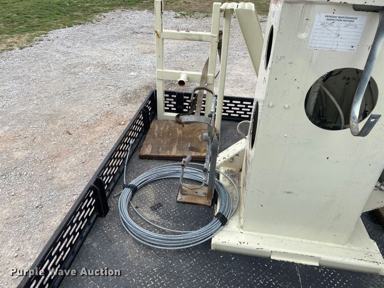 image for item JN9263 2000 Freightliner FL80  digger derrick truck