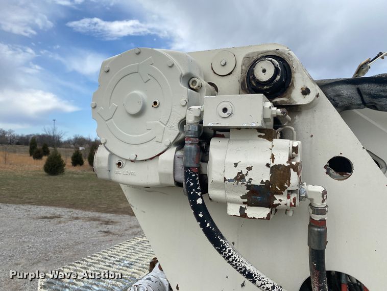 image for item JN9263 2000 Freightliner FL80  digger derrick truck