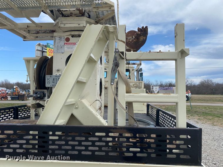 image for item JN9263 2000 Freightliner FL80  digger derrick truck