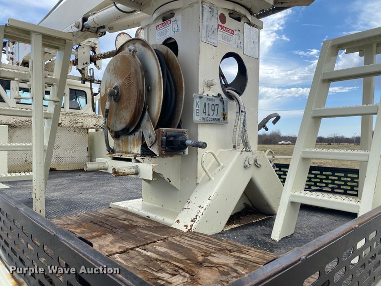 image for item JN9263 2000 Freightliner FL80  digger derrick truck