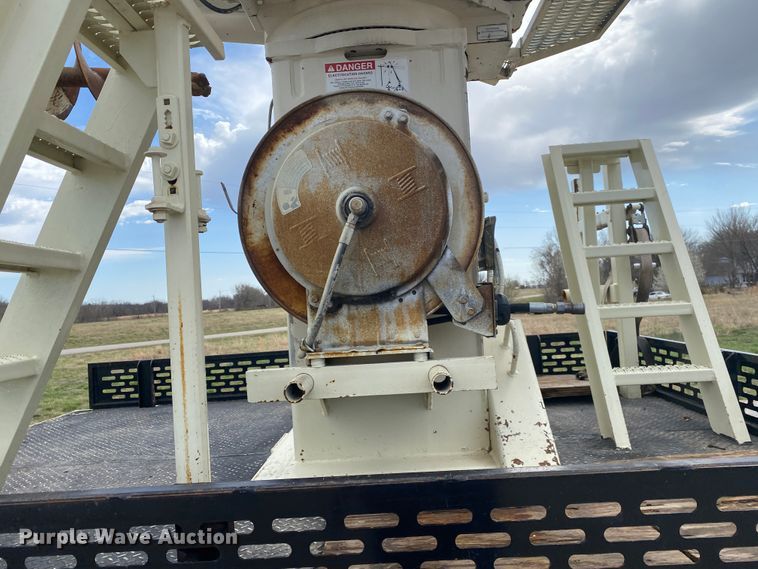 image for item JN9263 2000 Freightliner FL80  digger derrick truck