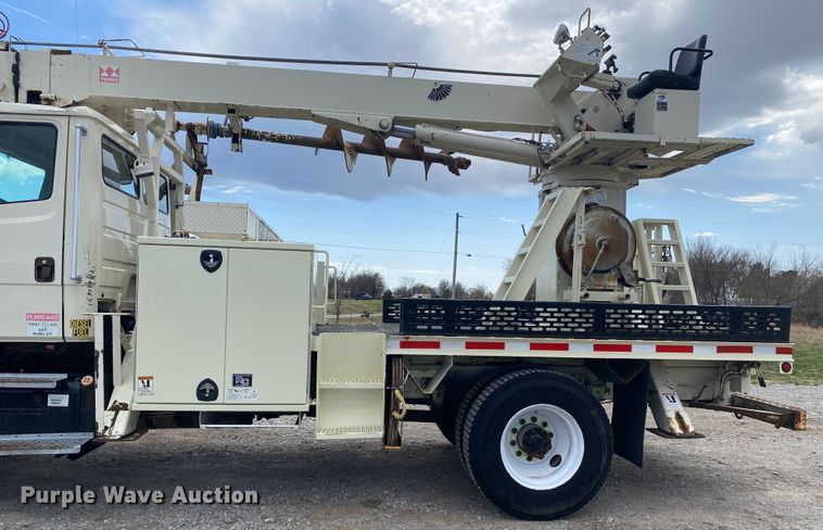 image for item JN9263 2000 Freightliner FL80  digger derrick truck