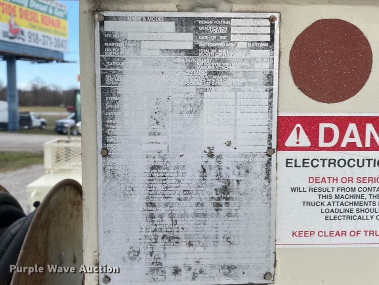 image for item JN9263 2000 Freightliner FL80  digger derrick truck