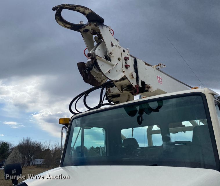 image for item JN9263 2000 Freightliner FL80  digger derrick truck