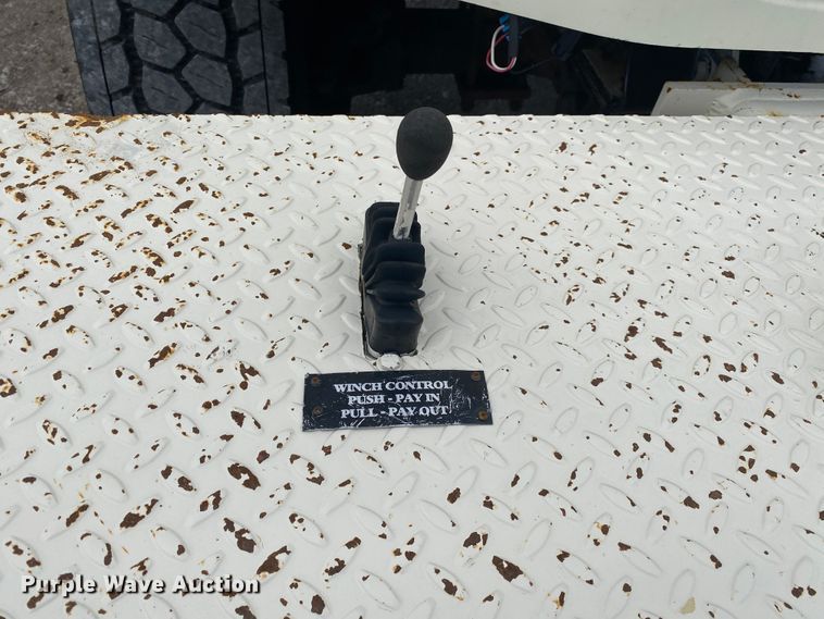 image for item JN9263 2000 Freightliner FL80  digger derrick truck